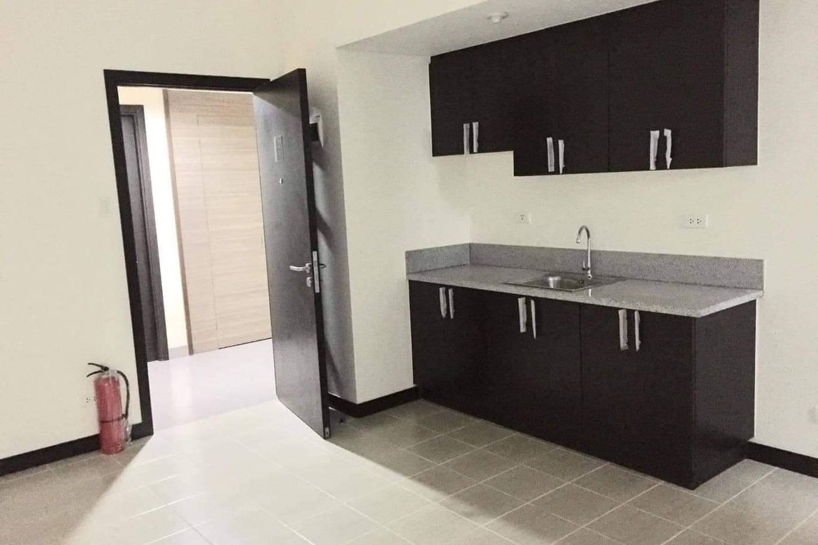 1 Bedroom Condo for Sale in San Lorenzo Place, Bangkal, Makati, Metro Manila near MRT-3 Magallanes – photo 3