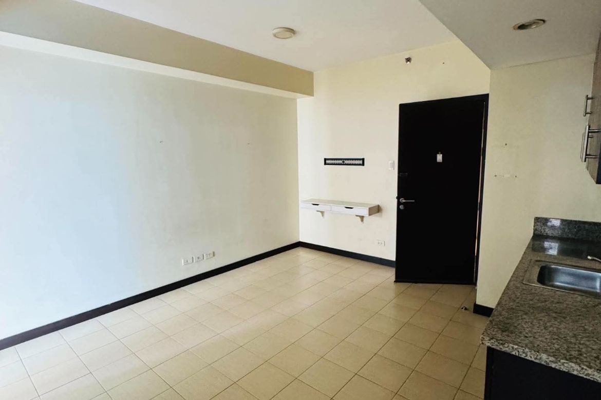 1 Bedroom Condo for Sale in San Lorenzo Place, Bangkal, Makati, Metro Manila near MRT-3 Magallanes – photo 3