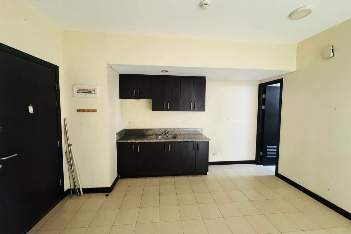 1 Bedroom Condo for Sale in San Lorenzo Place, Bangkal, Makati, Metro Manila near MRT-3 Magallanes – photo 5