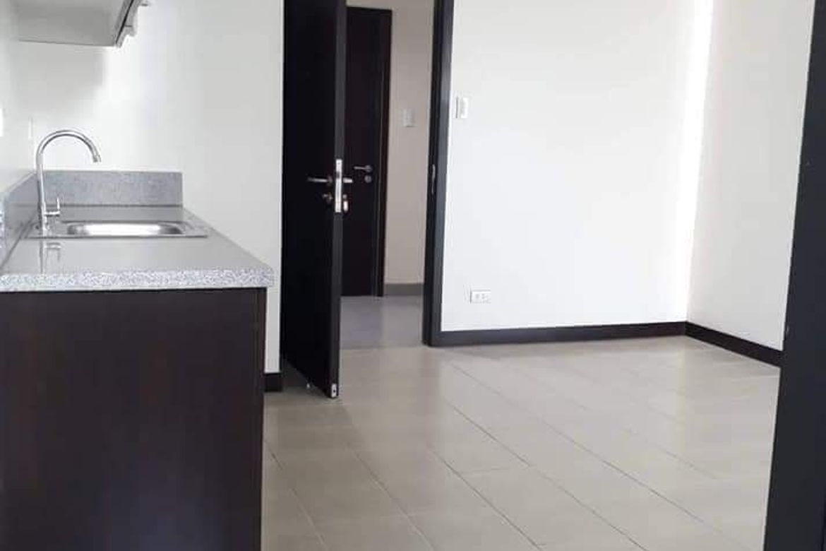 1 Bedroom Condo for Sale in San Lorenzo Place, Bangkal, Makati, Metro Manila near MRT-3 Magallanes – photo 4
