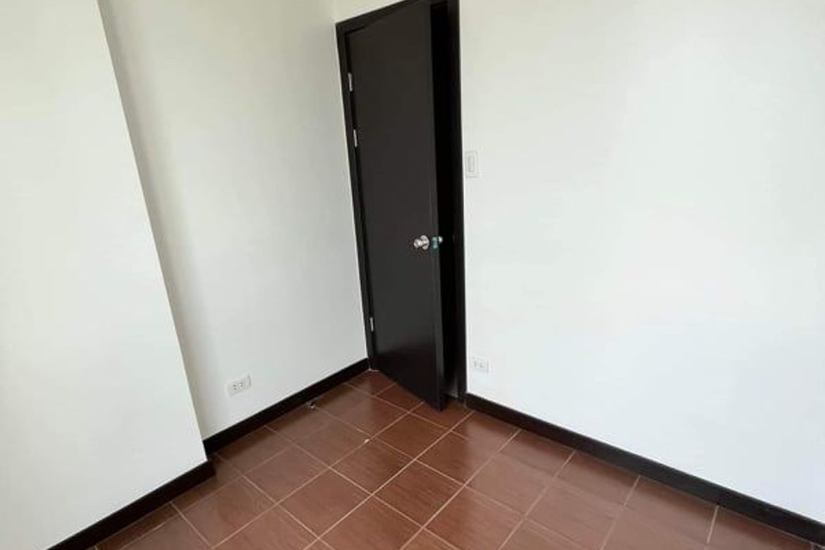 1 Bedroom Condo for Sale in San Lorenzo Place, Bangkal, Makati, Metro Manila near MRT-3 Magallanes – photo 8
