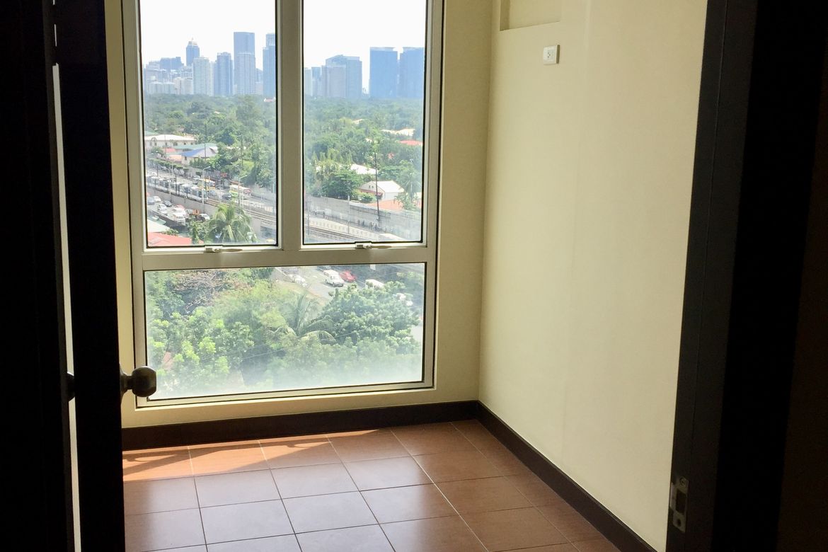 1 Bedroom Condo for Sale in San Lorenzo Place, Bangkal, Makati, Metro Manila near MRT-3 Magallanes – photo 2