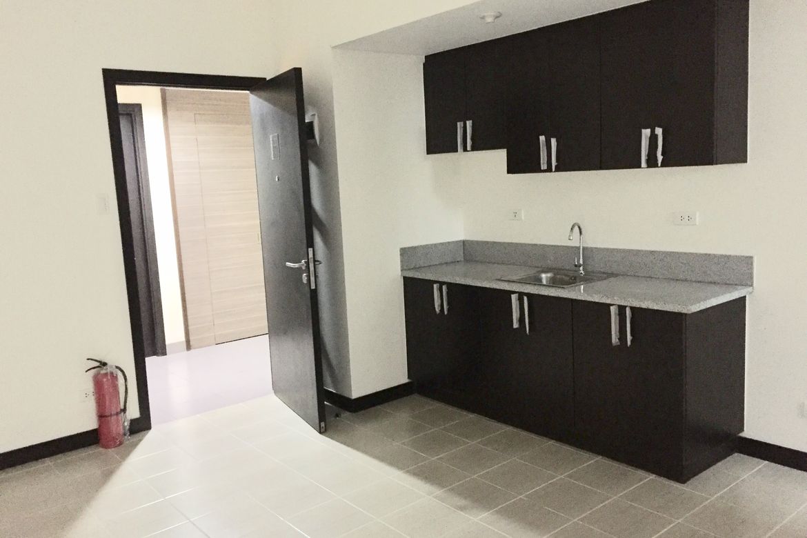 1 Bedroom Condo for Sale in San Lorenzo Place, Bangkal, Makati, Metro Manila near MRT-3 Magallanes – photo 4