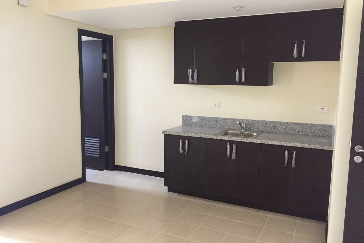 1 Bedroom Condo for Sale in San Lorenzo Place, Bangkal, Makati, Metro Manila near MRT-3 Magallanes – photo 5