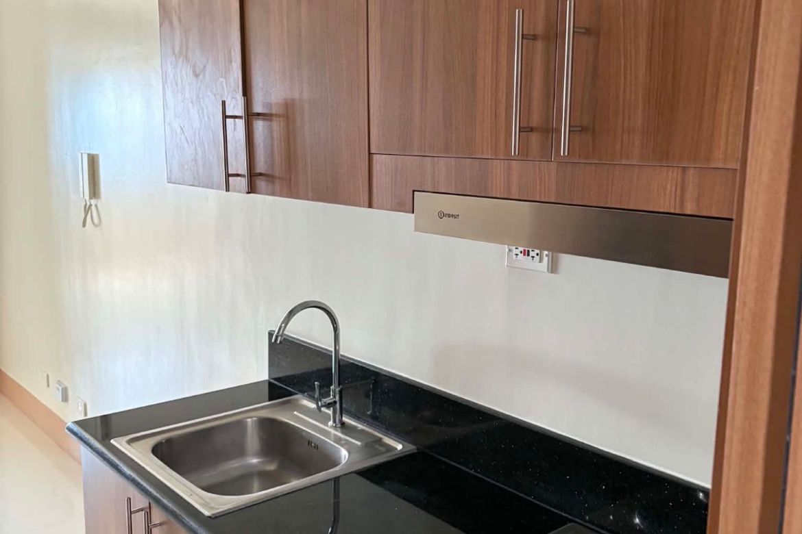 1 Bedroom Condo for Sale in Shore 3 Residences, Barangay 76, Pasay, Metro Manila near LRT-1 EDSA – photo 2