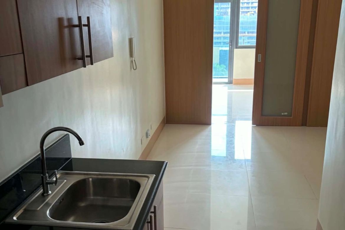 1 Bedroom Condo for Sale in Shore 3 Residences, Barangay 76, Pasay, Metro Manila near LRT-1 EDSA – photo 3