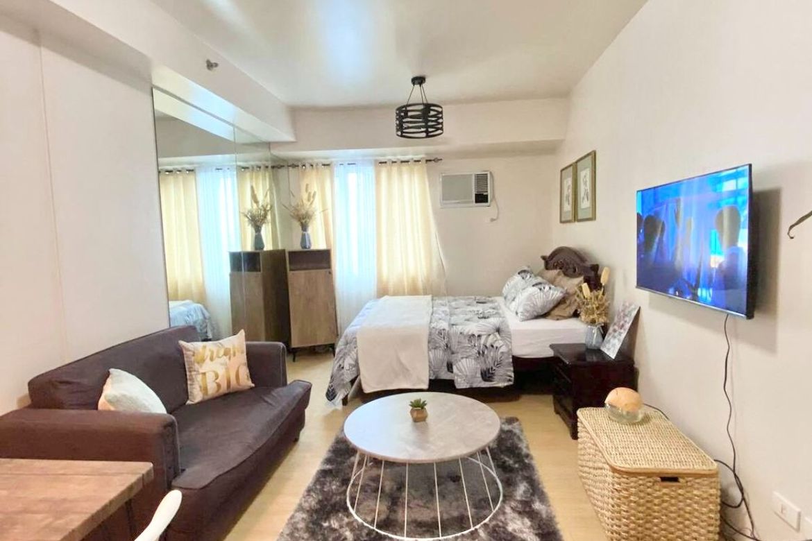 1 Bedroom Condo for Sale in South Triangle, Quezon City, Metro Manila near MRT-3 Quezon Avenue