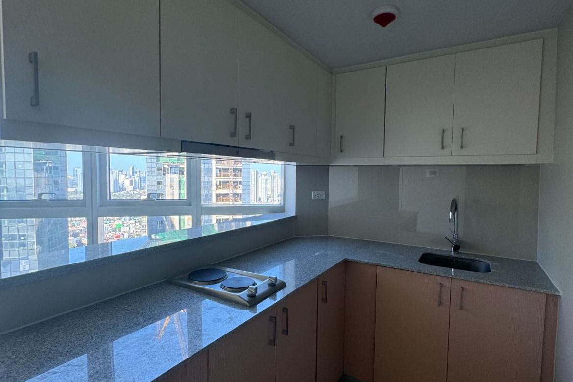 1 Bedroom Condo for Sale in Uptown Parksuites, BGC, Taguig – photo 2