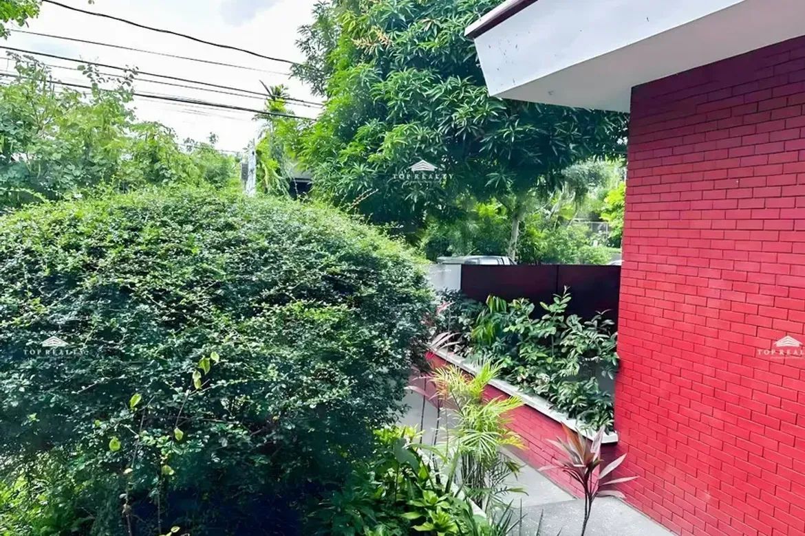 1 Bedroom House for Sale in Urdaneta Village, Bangkal, Makati, Metro Manila near MRT-3 Magallanes