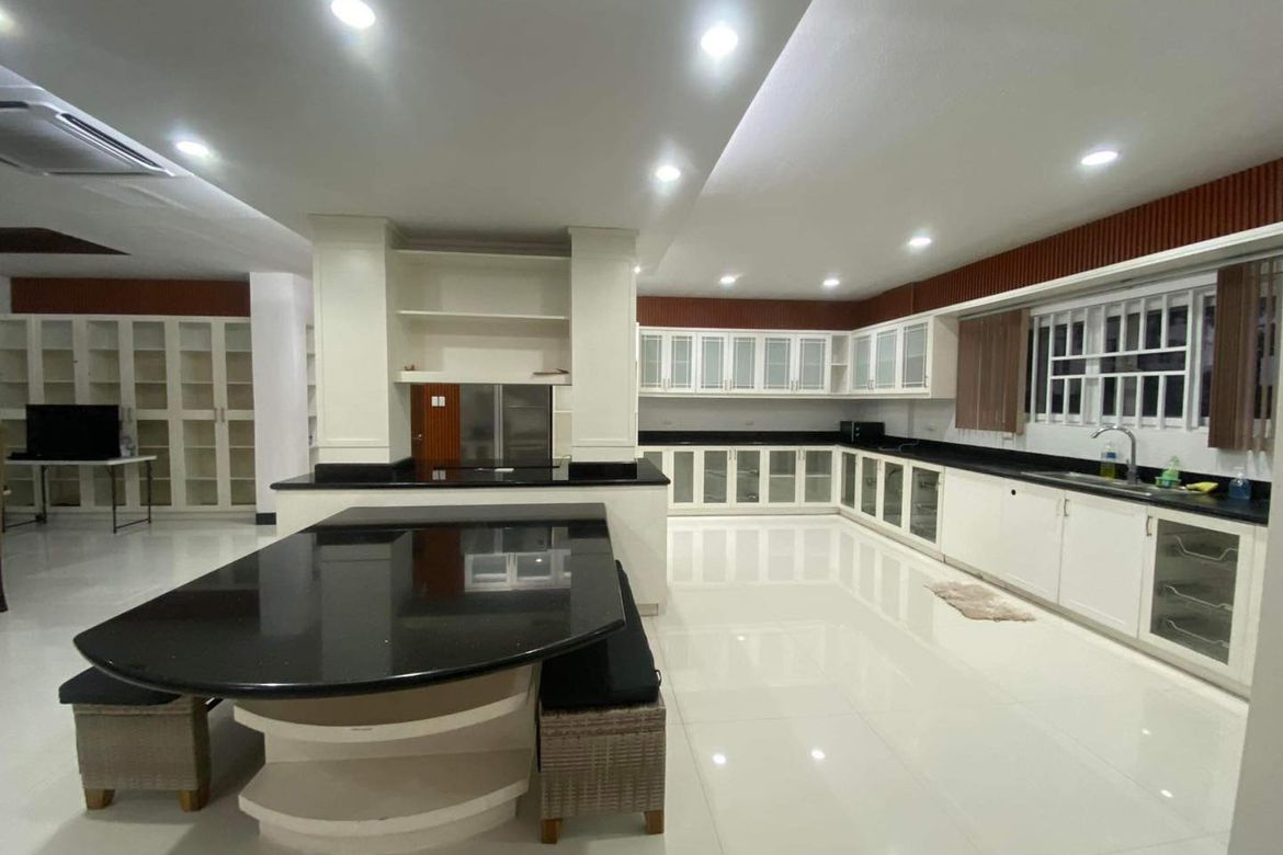 10 Bedroom House for Sale in Amsic, Angeles, Pampanga – photo 6