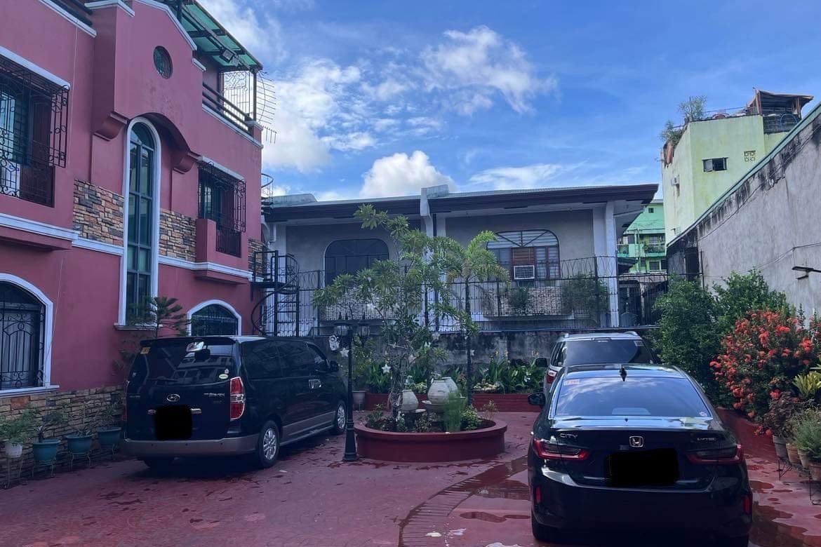10 Bedroom House for Sale in Barangay 119, Pasay, Metro Manila near MRT-3 Taft Avenue