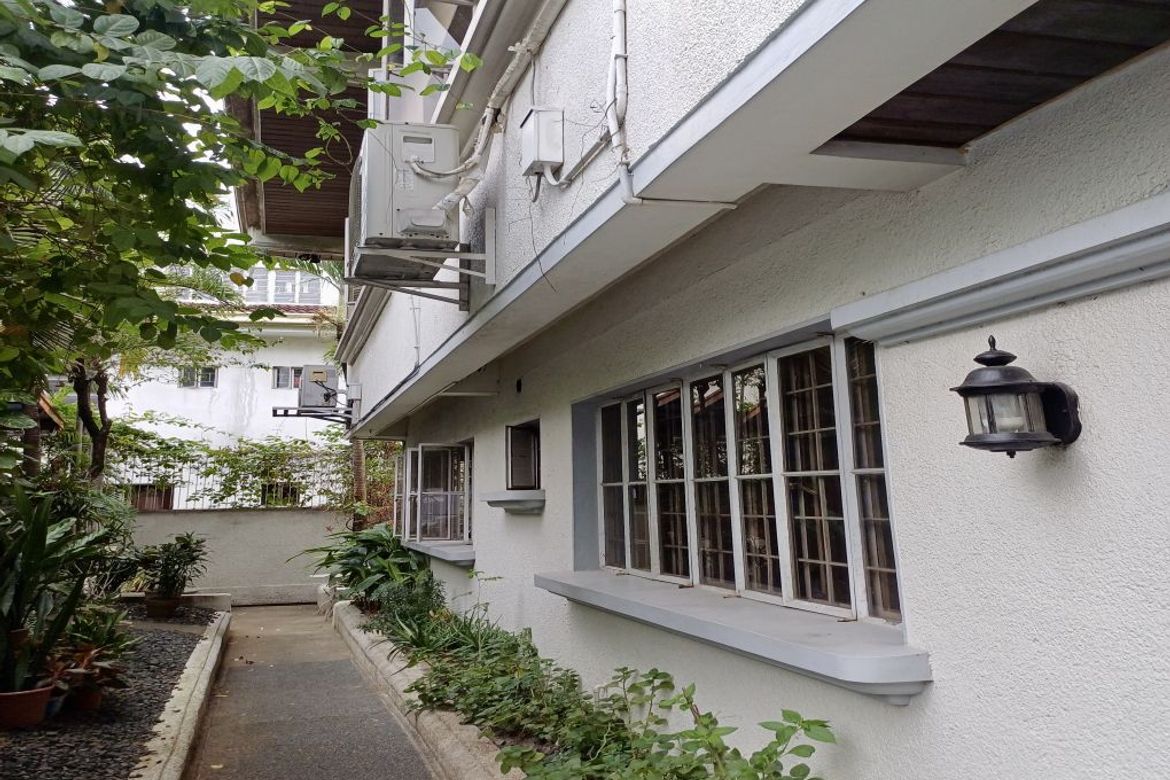 10 Bedroom House for Sale in LOYOLA GRAND VILLAS, Ramon Magsaysay, Quezon City, Metro Manila near LRT-1 Roosevelt – photo 3