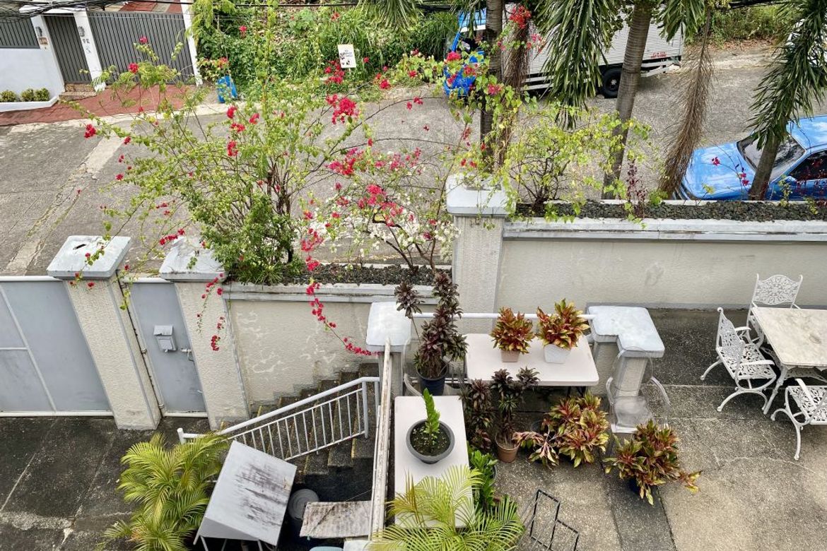 10 Bedroom House for Sale in LOYOLA GRAND VILLAS, Ramon Magsaysay, Quezon City, Metro Manila near LRT-1 Roosevelt – photo 6