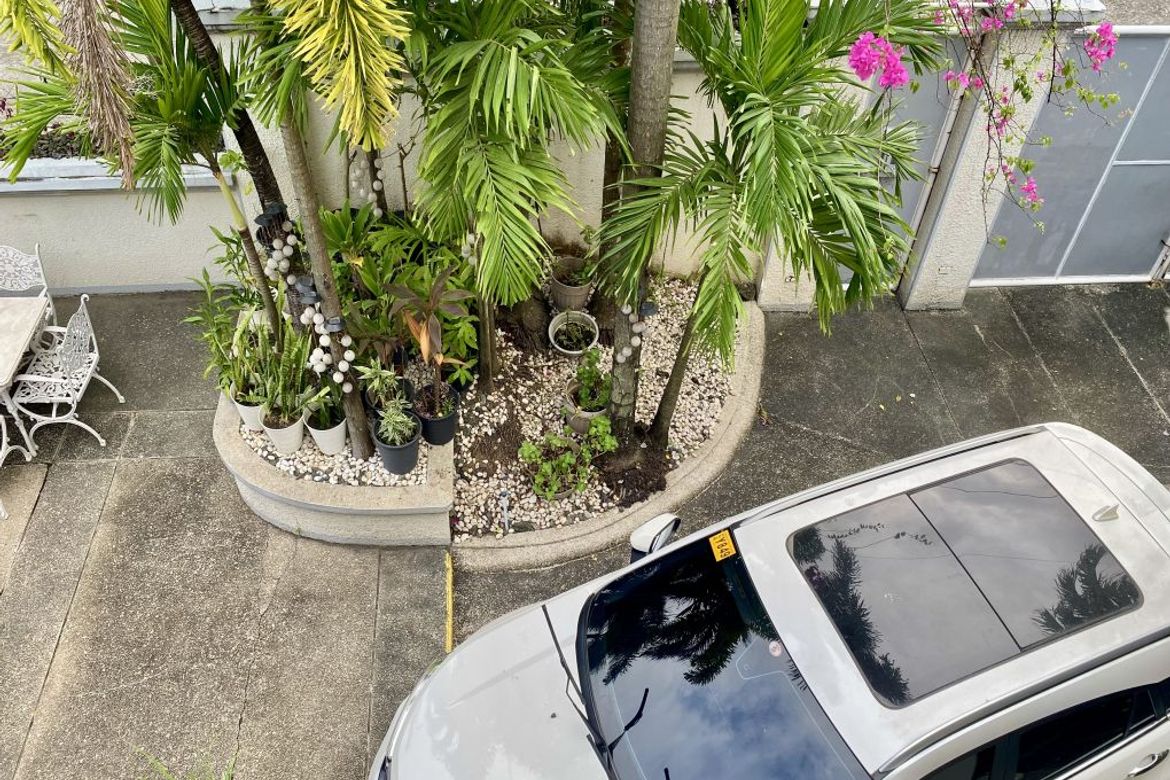 10 Bedroom House for Sale in LOYOLA GRAND VILLAS, Ramon Magsaysay, Quezon City, Metro Manila near LRT-1 Roosevelt – photo 8