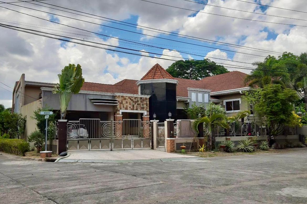 10 Bedroom House for Sale in Pampang, Angeles, Pampanga