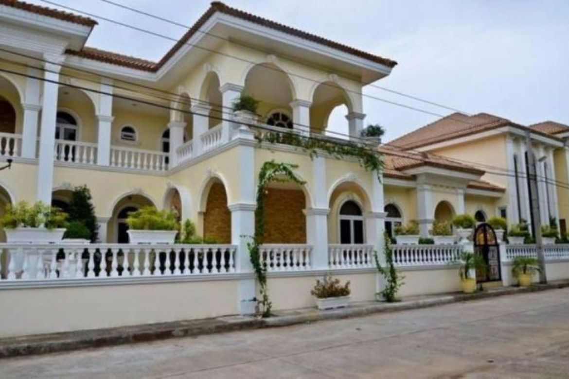 10 Bedroom House for Sale in Telabastagan, San Fernando, Pampanga