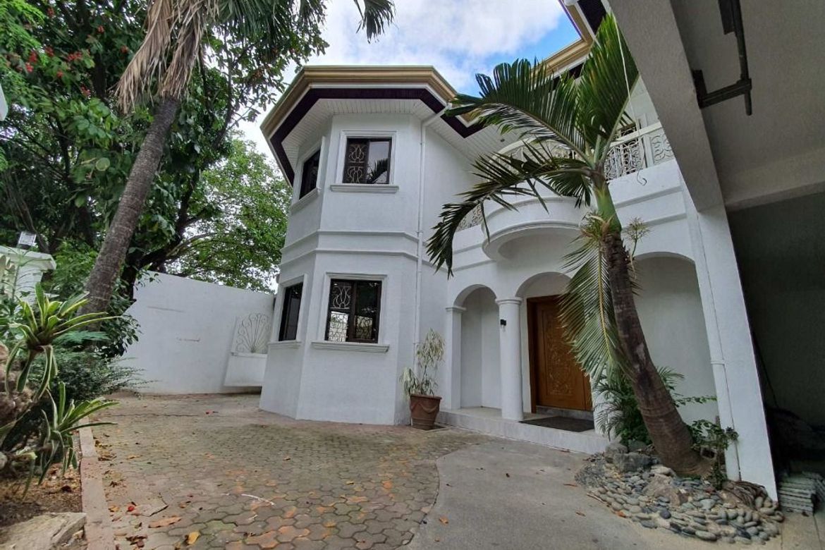 10 Bedroom Townhouse for Sale in Western Bicutan, Taguig, Metro Manila