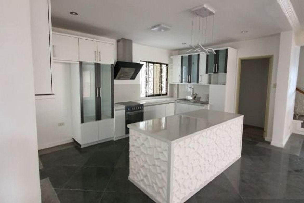 10 Bedroom Townhouse for Sale in Western Bicutan, Taguig, Metro Manila – photo 7