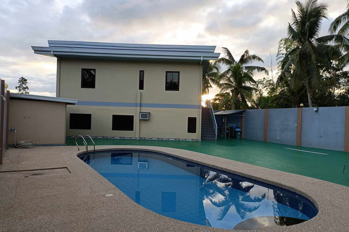 11 Bedroom House for Sale in Totolan, Dauis, Bohol