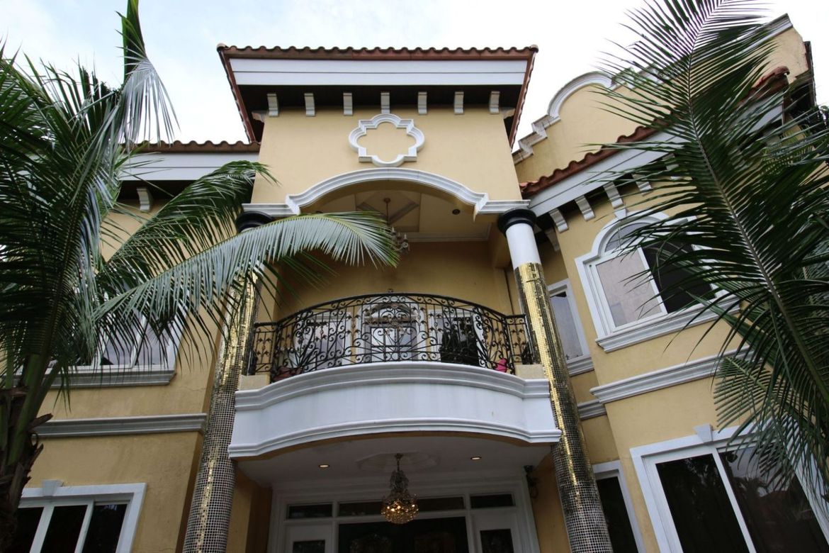 11 Bedroom Villa for Sale in Katipunan, Quezon City, Metro Manila near LRT-1 Roosevelt – photo 3