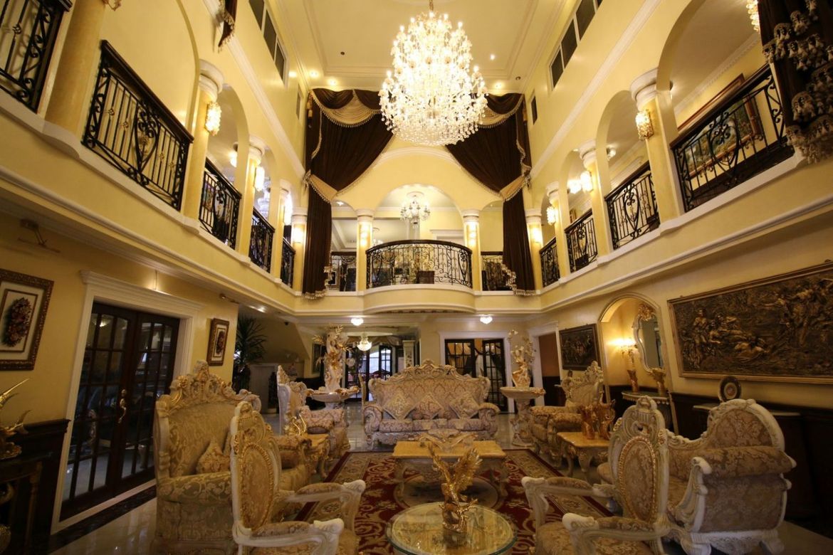 11 Bedroom Villa for Sale in Katipunan, Quezon City, Metro Manila near LRT-1 Roosevelt – photo 4