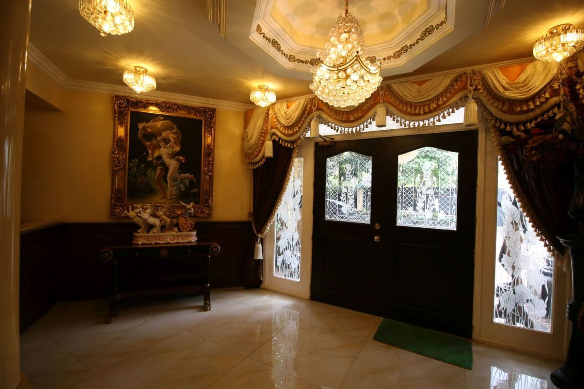 11 Bedroom Villa for Sale in Katipunan, Quezon City, Metro Manila near LRT-1 Roosevelt – photo 5