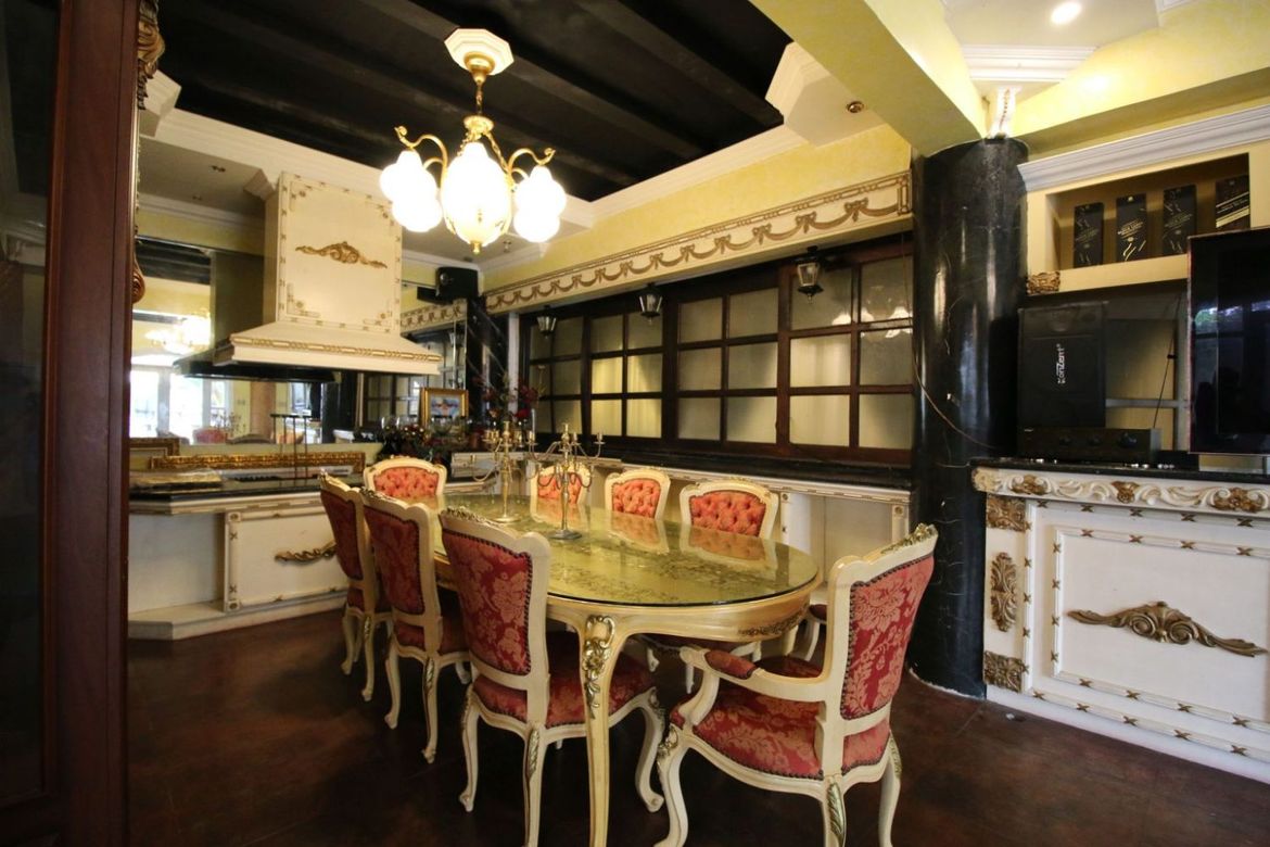 11 Bedroom Villa for Sale in Katipunan, Quezon City, Metro Manila near LRT-1 Roosevelt – photo 8