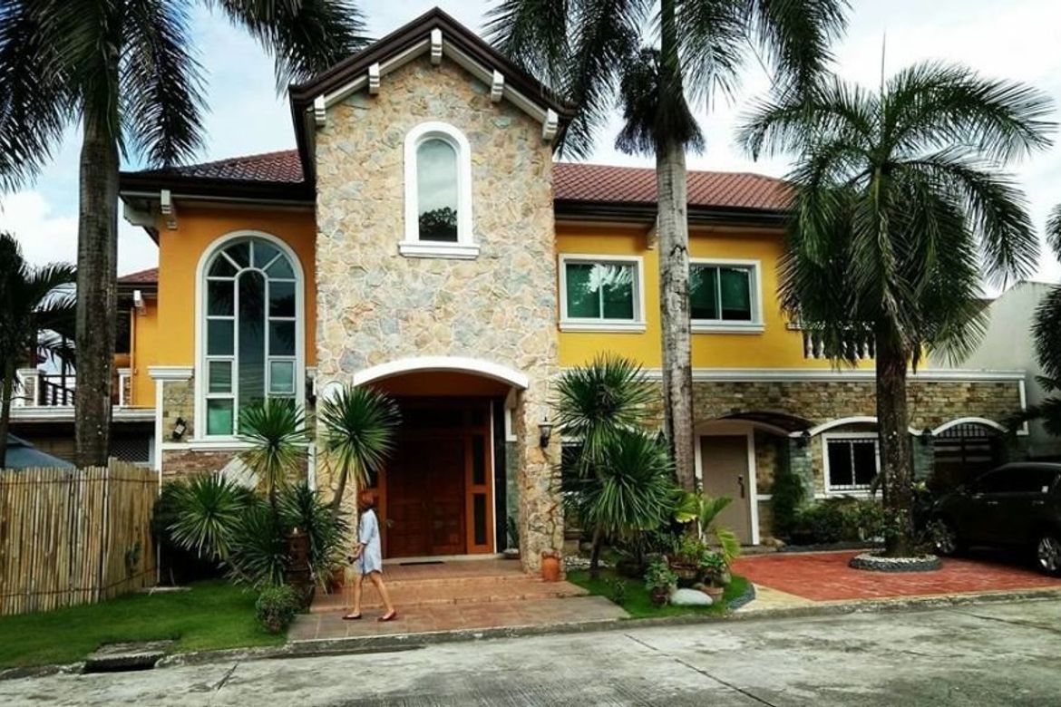 12 Bedroom House for Sale in Lourdes North West, Angeles, Pampanga