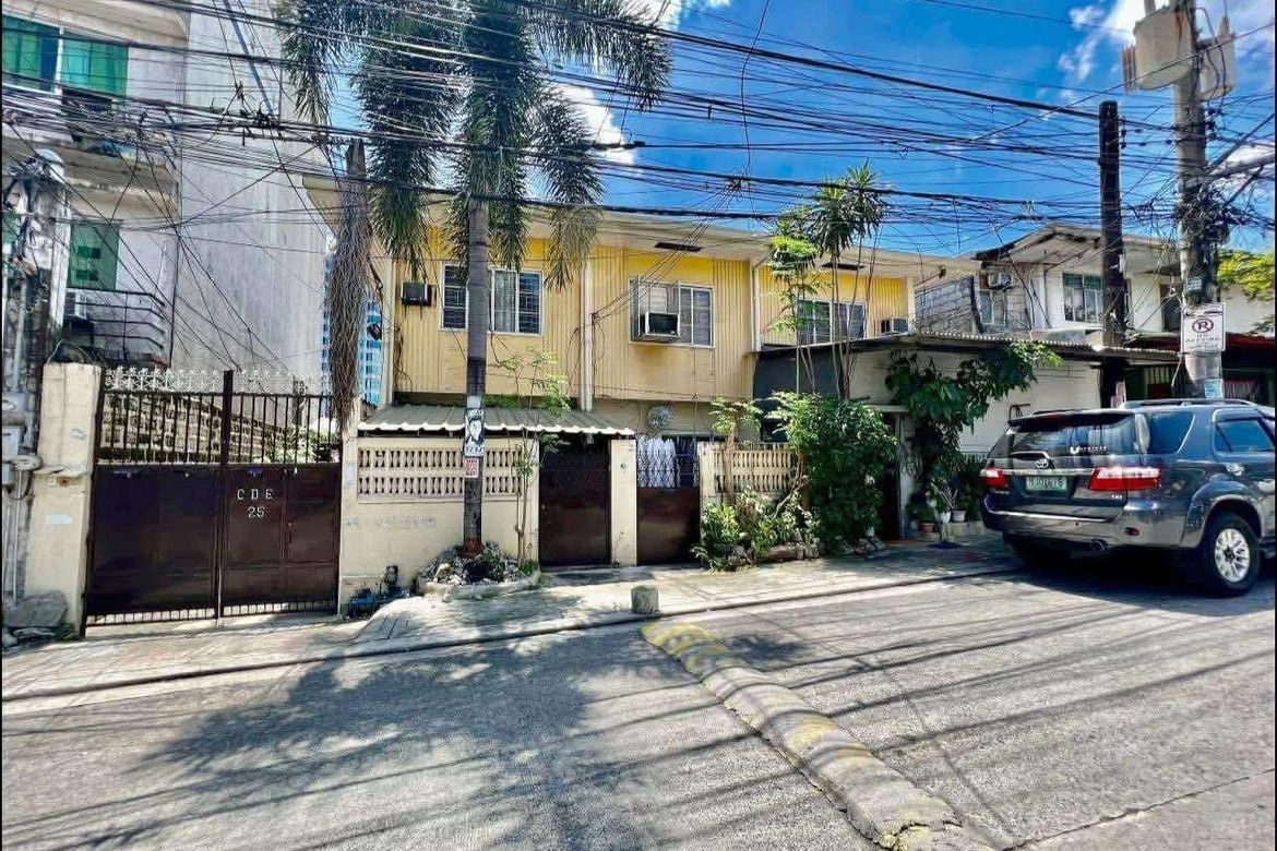 12 Bedroom House for Sale in Pinyahan, Quezon City, Metro Manila near MRT-3 Kamuning – photo 3