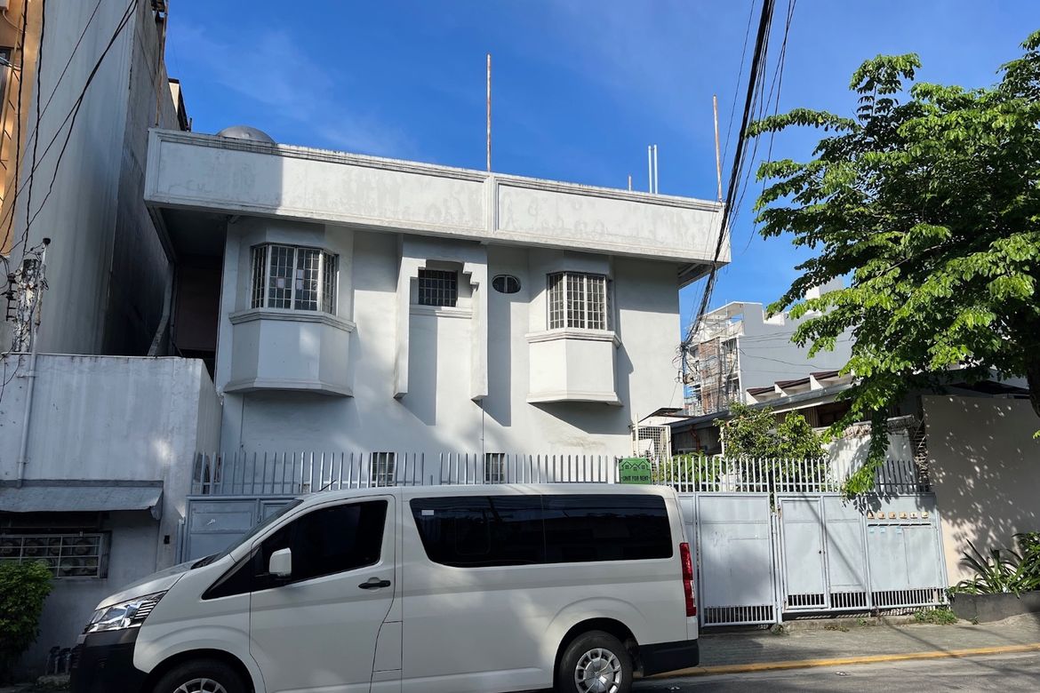 12 Bedroom House for Sale in San Antonio, Makati, Metro Manila
