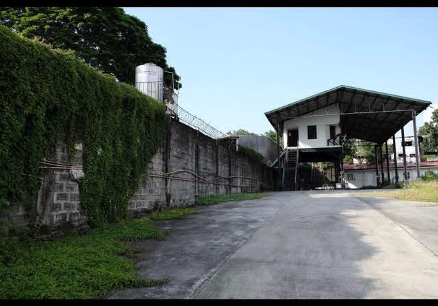 2,830 SQM Commercial Property with Warehouse and Equipment Yard for Sale in Ugong, Valenzuela – photo 3