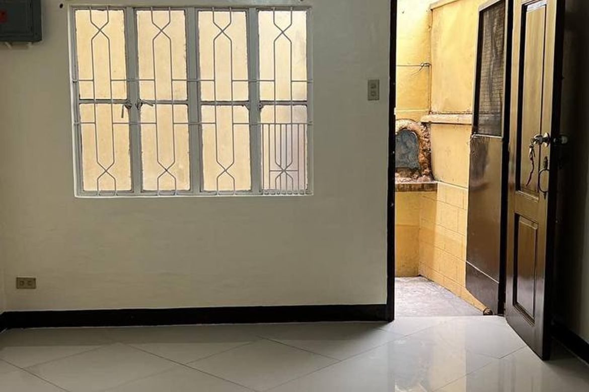2 Bedroom Apartment for Rent in Kamuning, Quezon City, Metro Manila near MRT-3 Kamuning photo 4