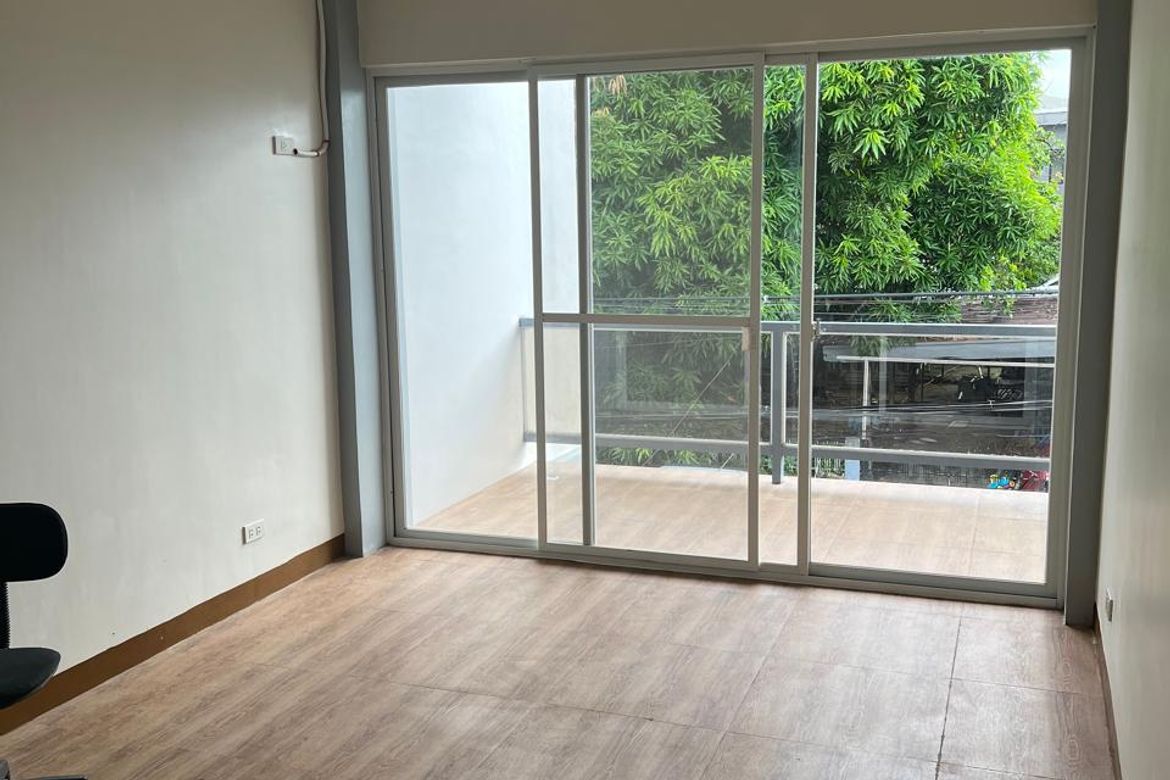 2 Bedroom Apartment for Rent in San Isidro, Parañaque, Metro Manila photo 4