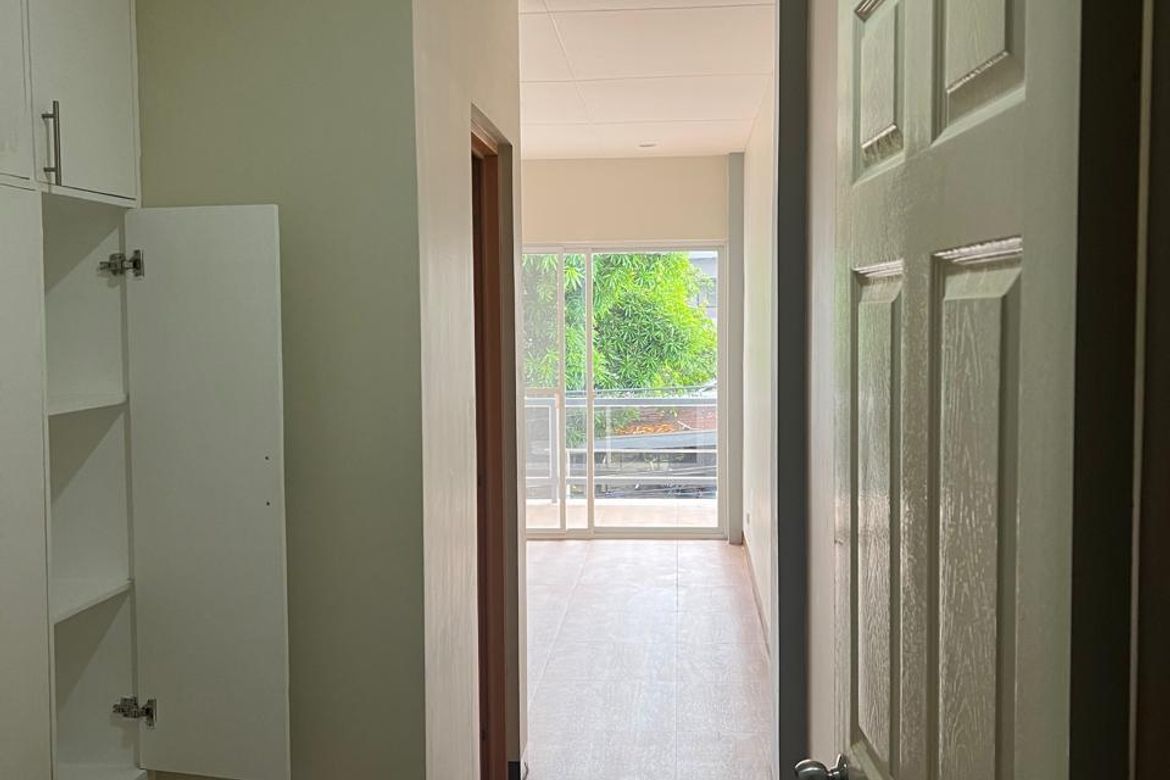 2 Bedroom Apartment for Rent in San Isidro, Parañaque, Metro Manila photo 8