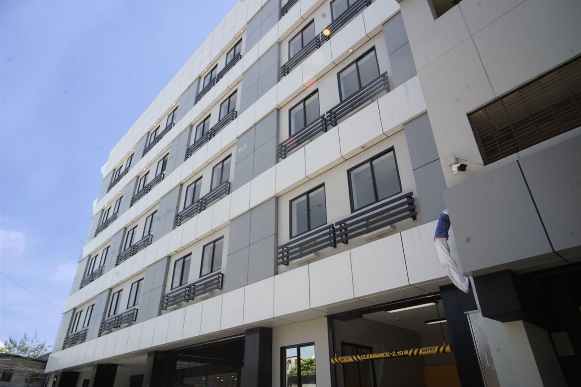 2 Bedroom Apartment for Rent in Tejeros, Makati, Metro Manila