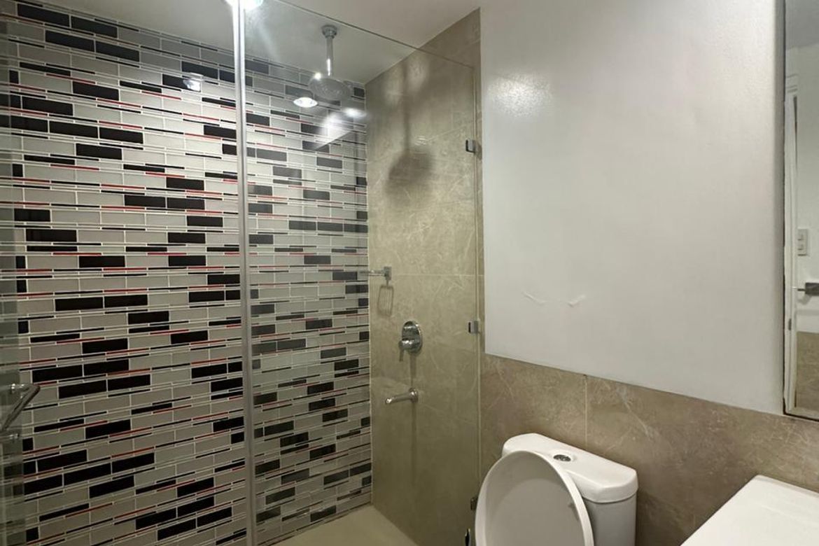 2 Bedroom Condo for Rent in Edades Tower, Rockwell, Makati, Metro Manila near MRT-3 Guadalupe photo 8