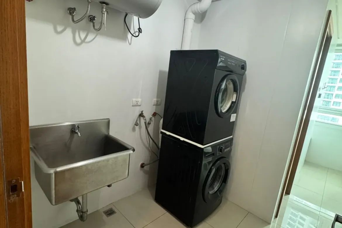 2 Bedroom Condo for Rent in Park Terraces, San Lorenzo, Makati, Metro Manila near MRT-3 Ayala photo 8