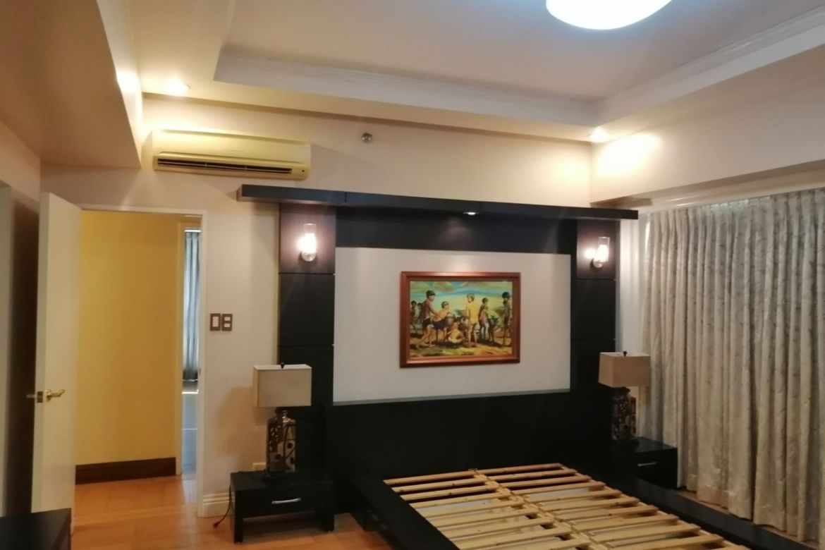 2 Bedroom Condo for Rent in San Lorenzo, Makati, Metro Manila near MRT-3 Ayala photo 2