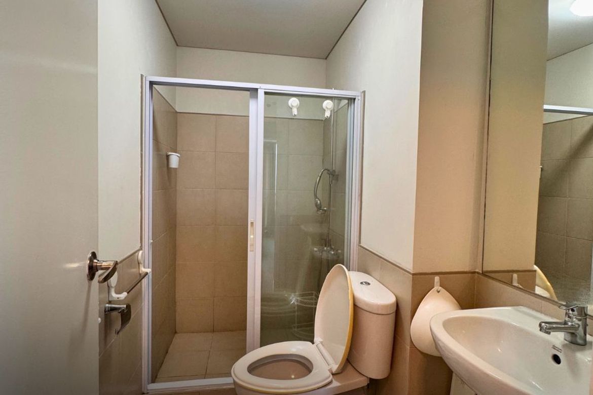 2 Bedroom Condo for Rent in Senta, San Lorenzo, Makati, Metro Manila photo 7