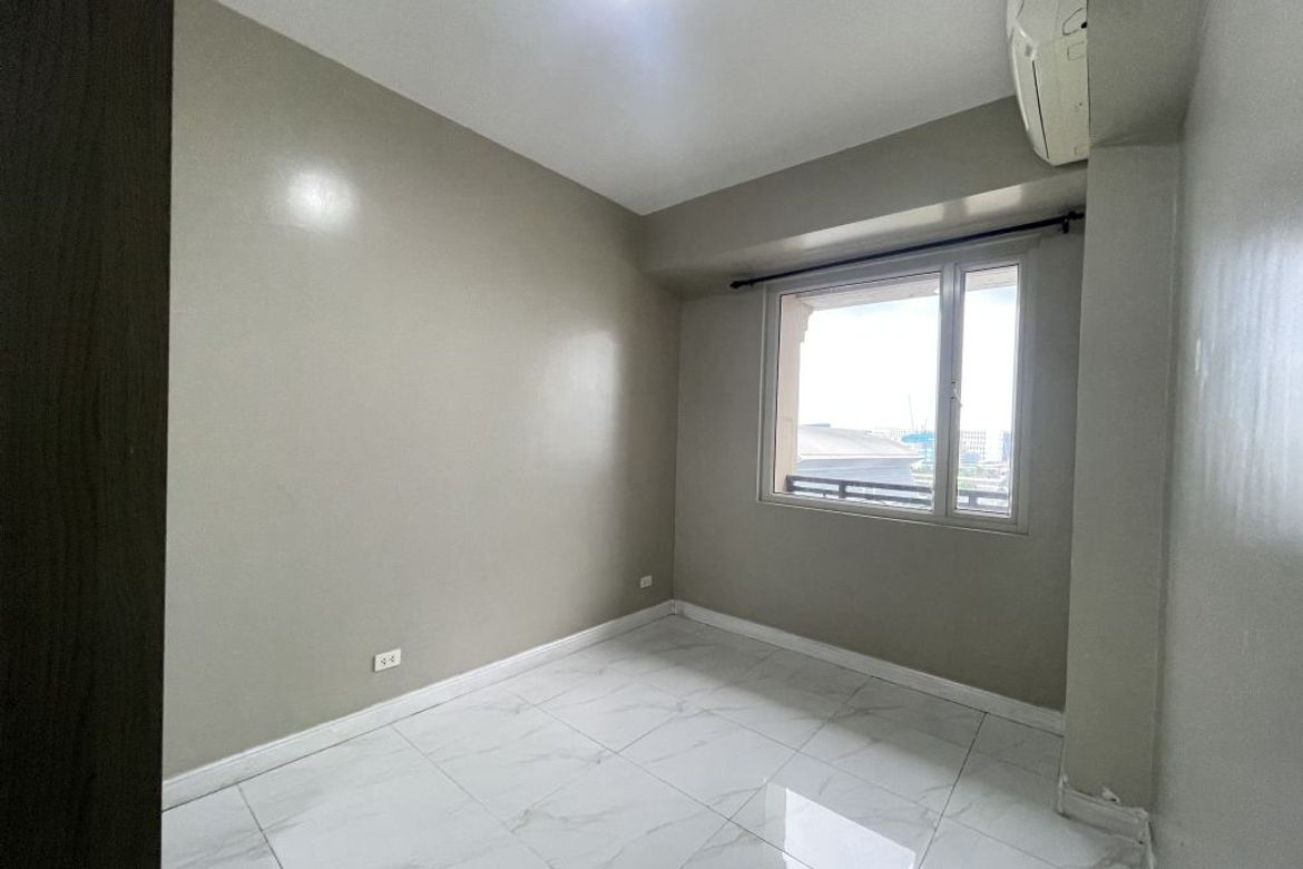 2 Bedroom Condo for Sale in Baclaran, Parañaque, Metro Manila near LRT-1 EDSA