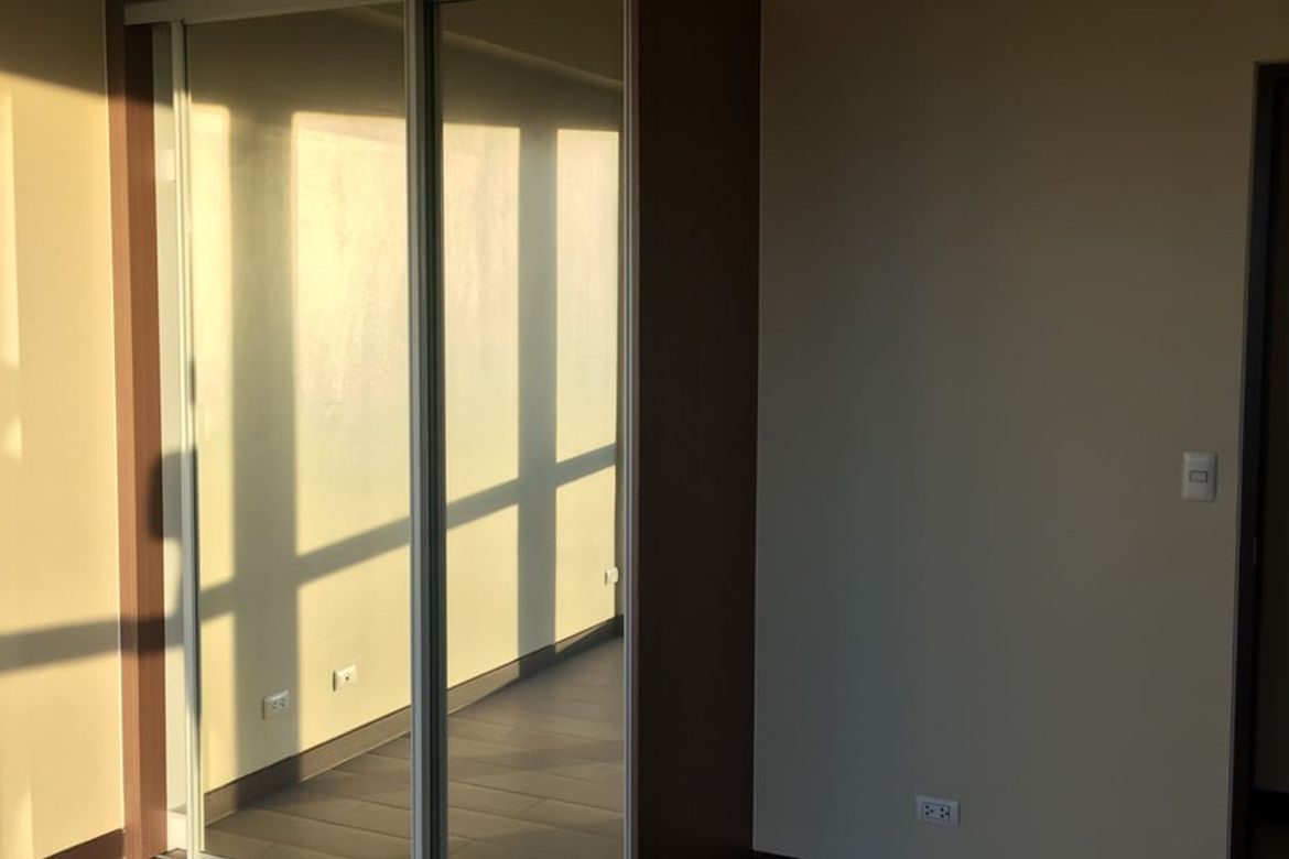 2 Bedroom Condo for Sale in BGC, Taguig – photo 6