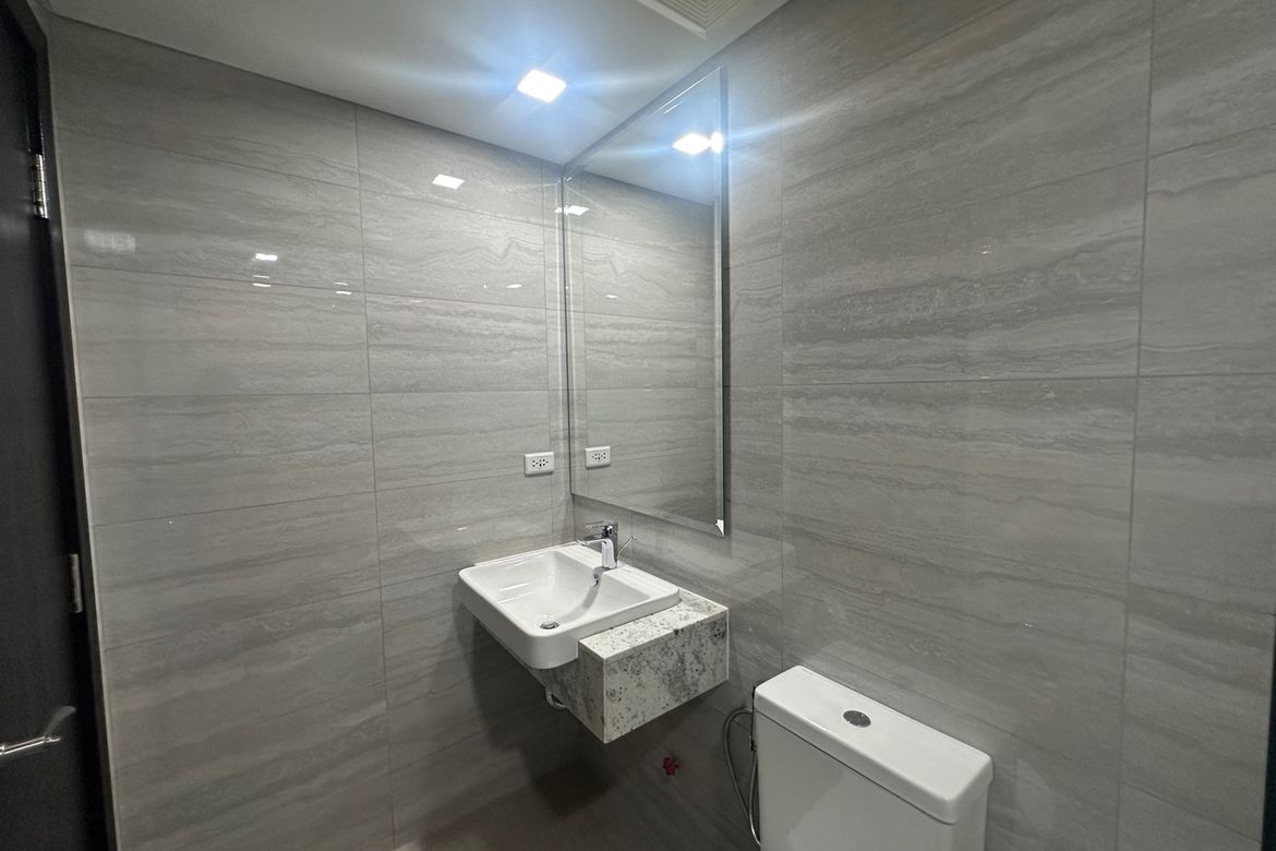 2 Bedroom Condo for Sale in BGC, Taguig, Metro Manila – photo 8