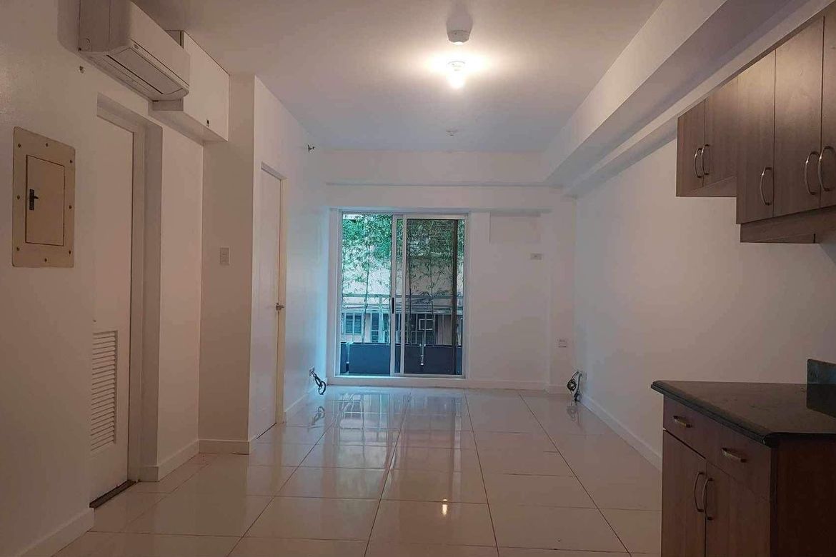 2 Bedroom Condo for Sale in Brio Tower, Guadalupe Viejo, Makati, Metro Manila near MRT-3 Guadalupe