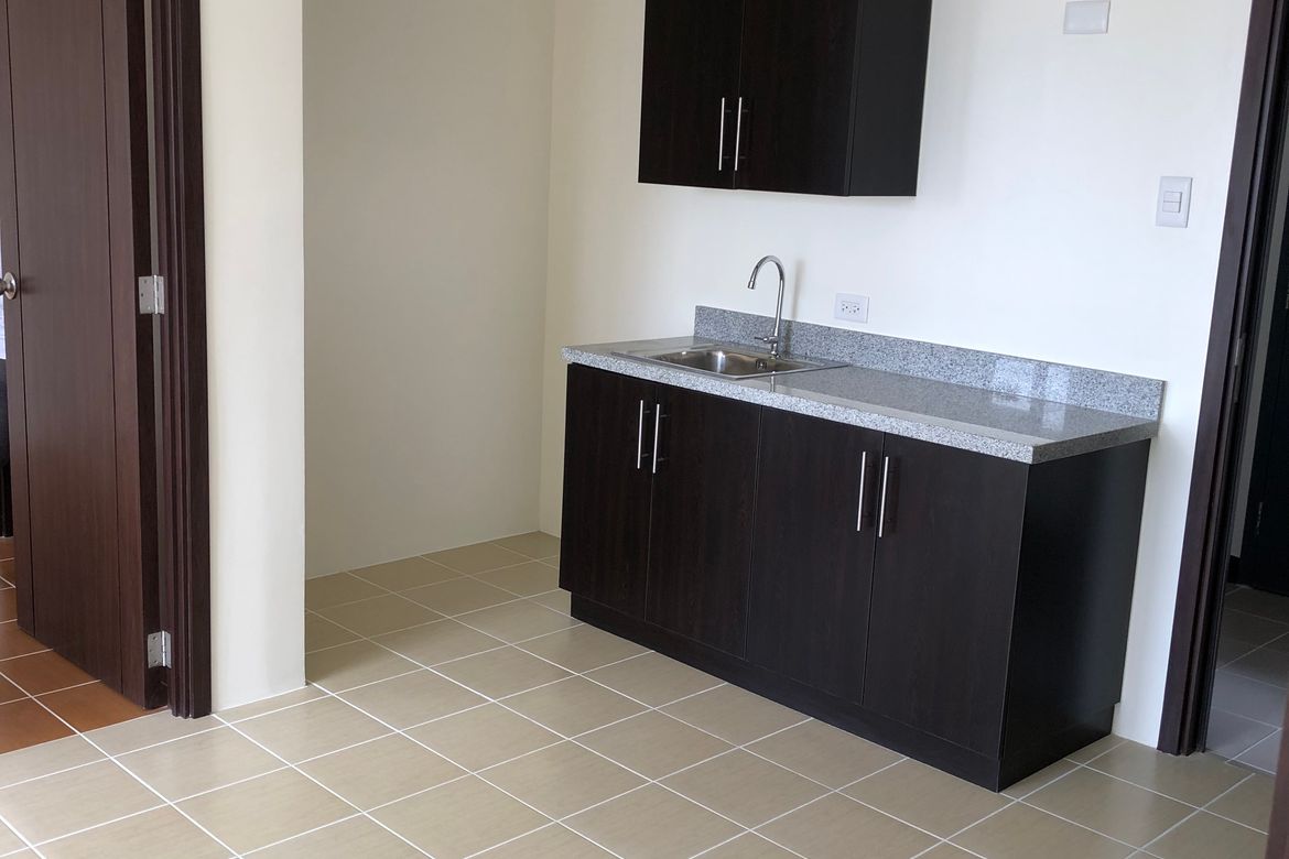 2 Bedroom Condo for Sale in COVENT GARDEN, Santa Mesa, Manila, Metro Manila near LRT-2 V. Mapa – photo 2