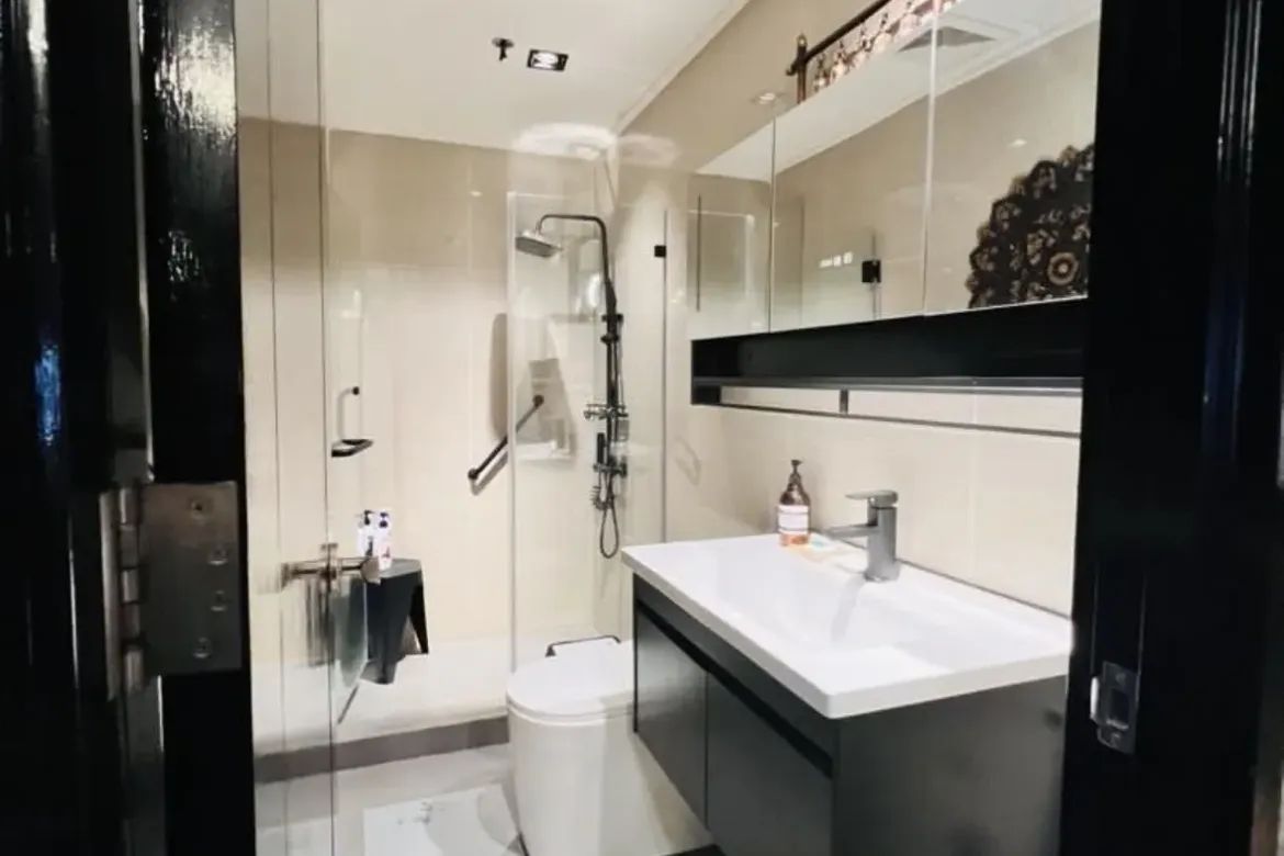 2 Bedroom Condo for Sale in Fairways Tower, BGC, Taguig – photo 10
