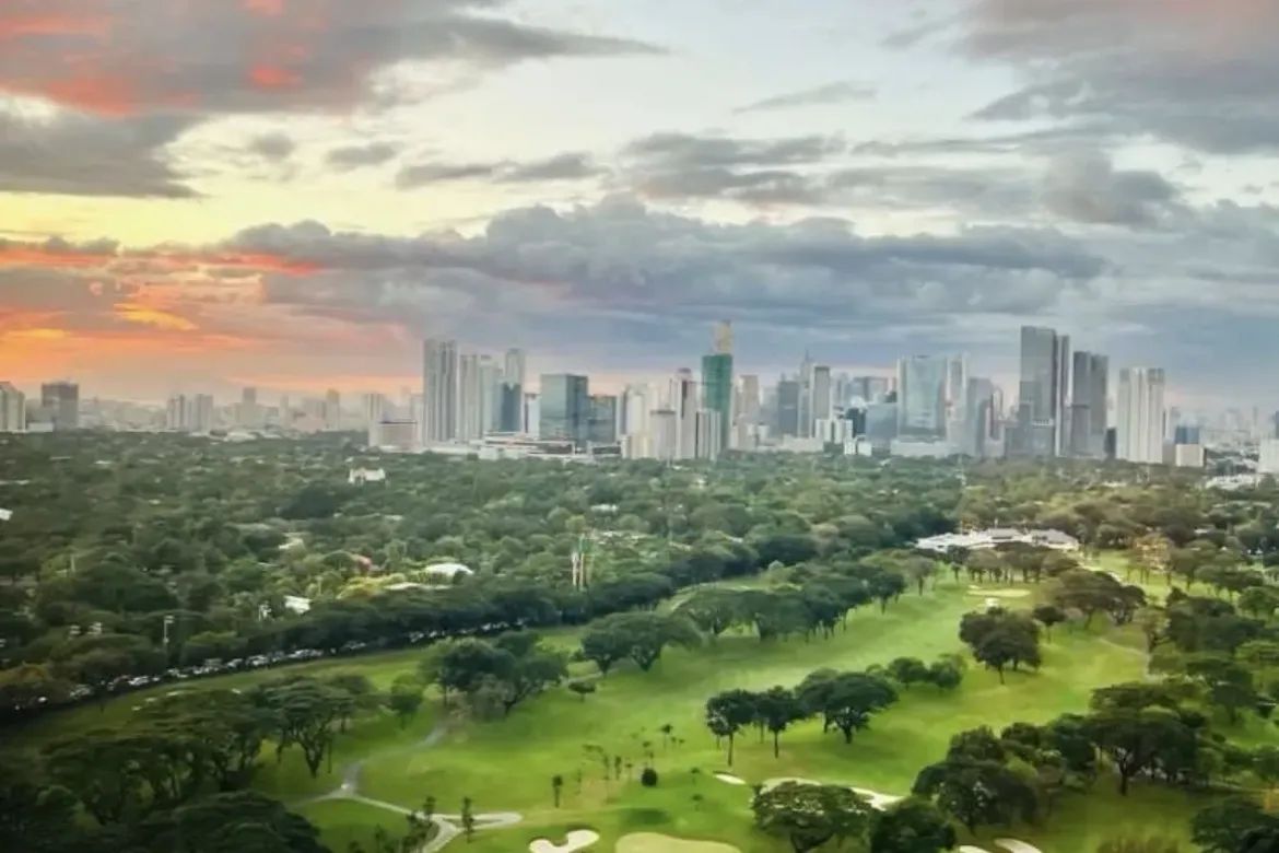 2 Bedroom Condo for Sale in Fairways Tower, BGC, Taguig – photo 13