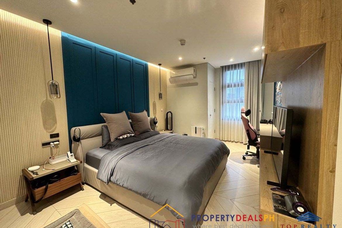 2 Bedroom Condo for Sale in Garden Towers, San Lorenzo, Makati City near MRT-3 Ayala – photo 2