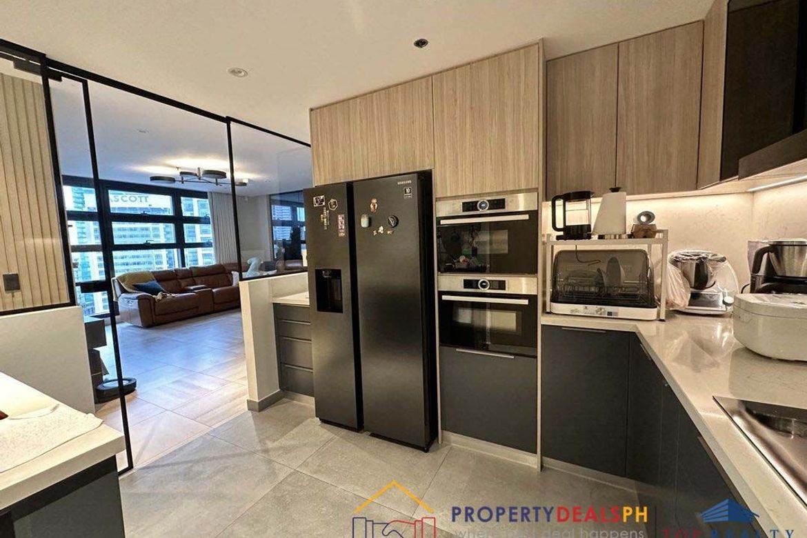 2 Bedroom Condo for Sale in Garden Towers, San Lorenzo, Makati City near MRT-3 Ayala – photo 9