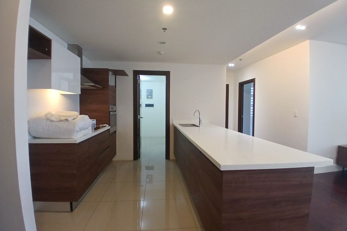 2 Bedroom Condo for Sale in Garden Towers, San Lorenzo, Makati City near MRT-3 Ayala – photo 5