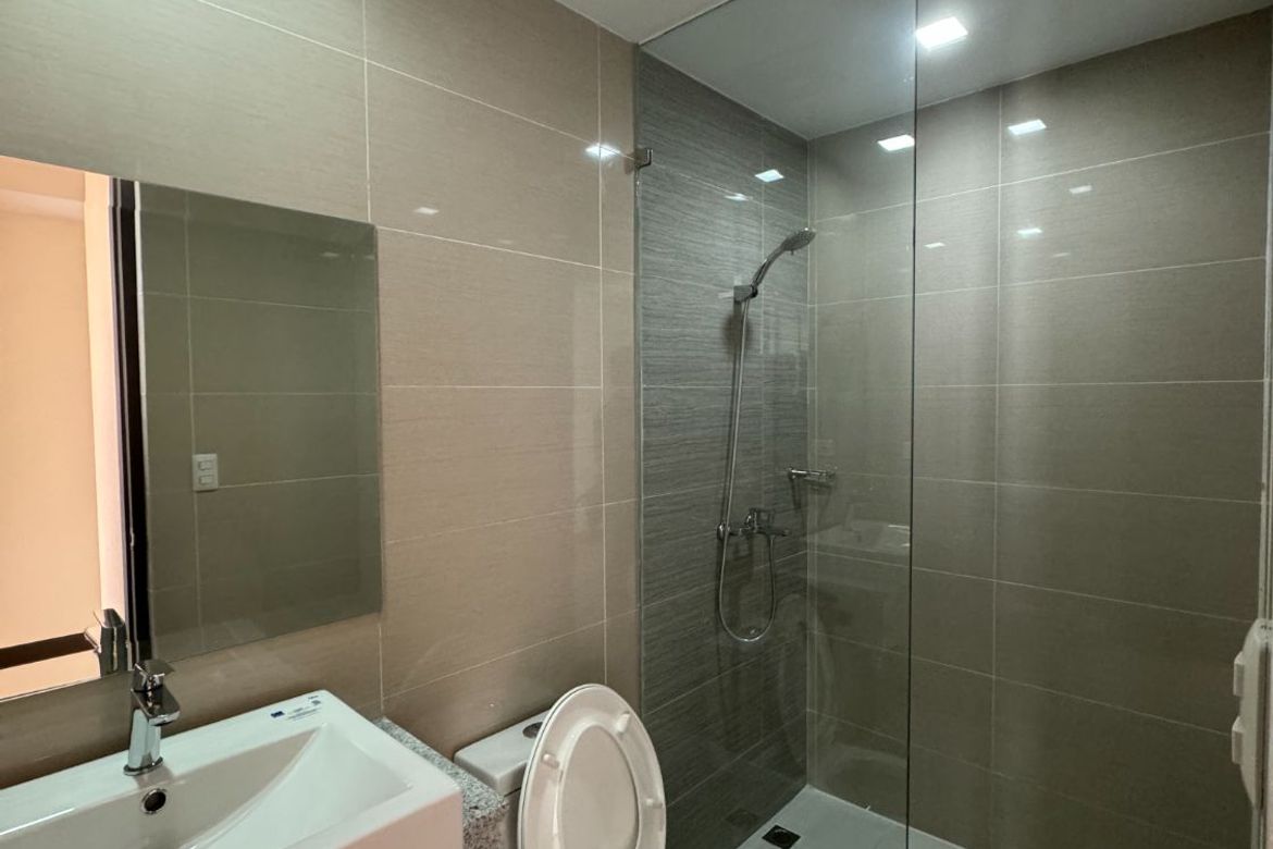 2 Bedroom Condo for Sale in Greenbelt Hamilton, San Lorenzo, Makati City – photo 14